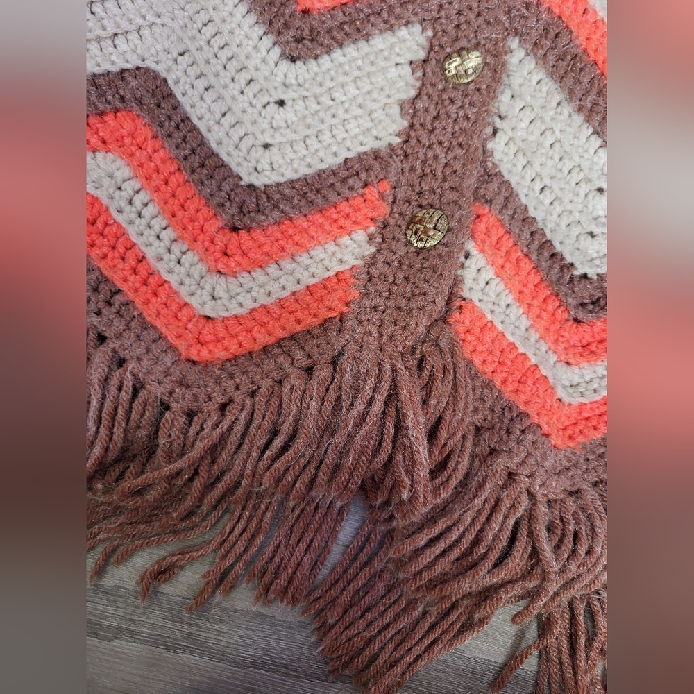 Vintage 1970s Chevron Knit Poncho - Picture 14 of 16